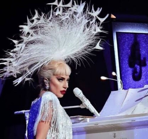 Lady Gaga confirma show no Brasil