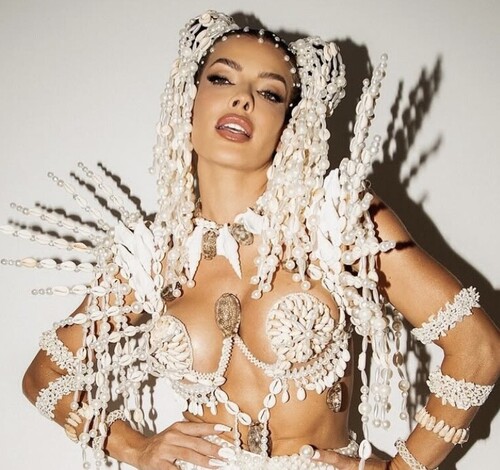 Emília é você? Jaquelline Grohalski usa fantasia colorida em ensaio técnico 