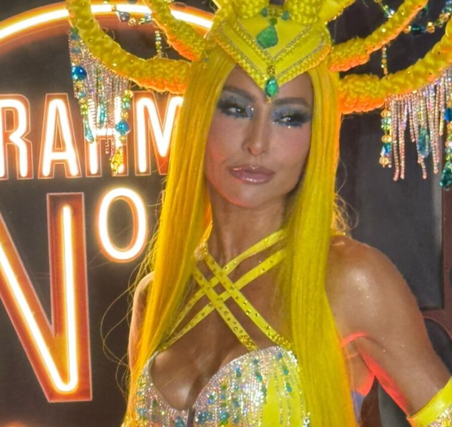 Sabrina Sato revela quantos looks usa no carnaval