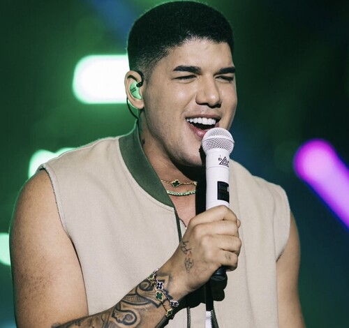 Pela primeira vez, Zé Vaqueiro exibe tatuagem em homenagem ao filho falecido 