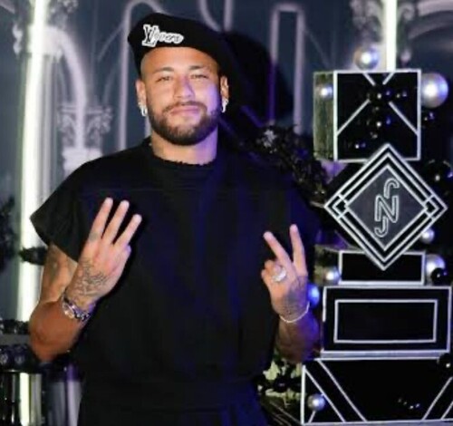 Neymar e a festinha dos parças: uma noite de poker, modelos e meio milhão de reais