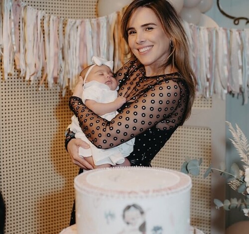 Wanessa Camargo vai à festa da irmã caçula