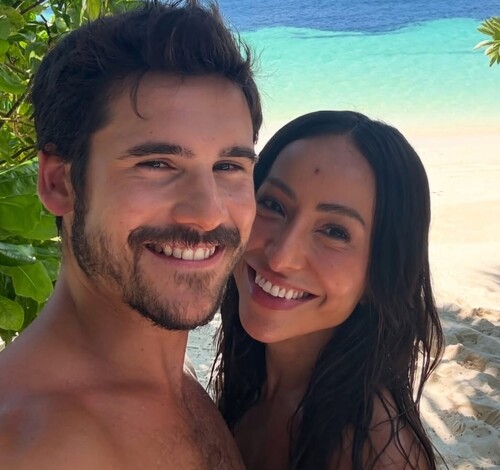 Nicolas Prattes surge em passeio romântico ao lado de Sabrina Sato