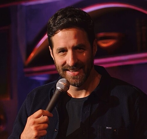 Rafinha Bastos posta vídeo dando risada de Xuxa e é criticado na internet