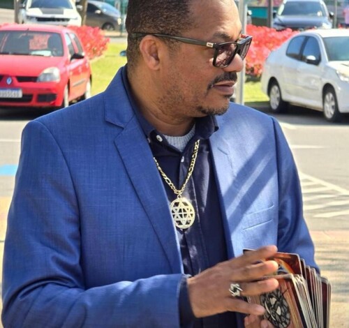 Mestre José, o pastor do tarô: o vidente dos famosos que desafia evangélicos