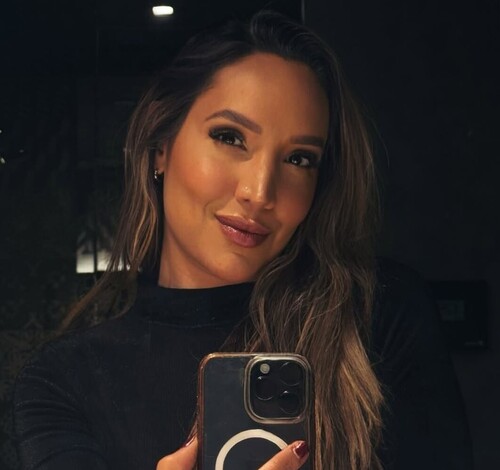 Maria Maya surge na web em clima de mistério