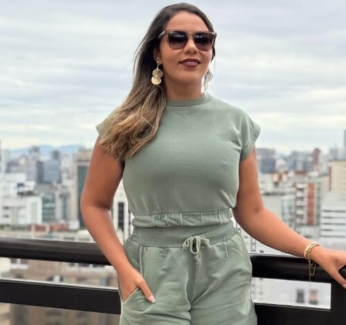 Mani Reggo está namorando um cantor de axé