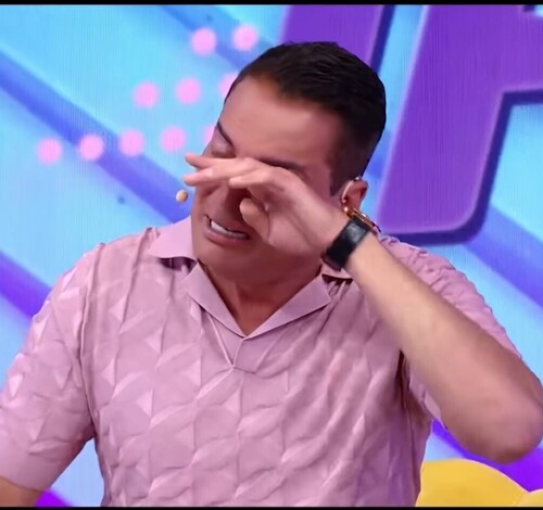 Leo Dias chora ao retornar para o Fofocalizando
