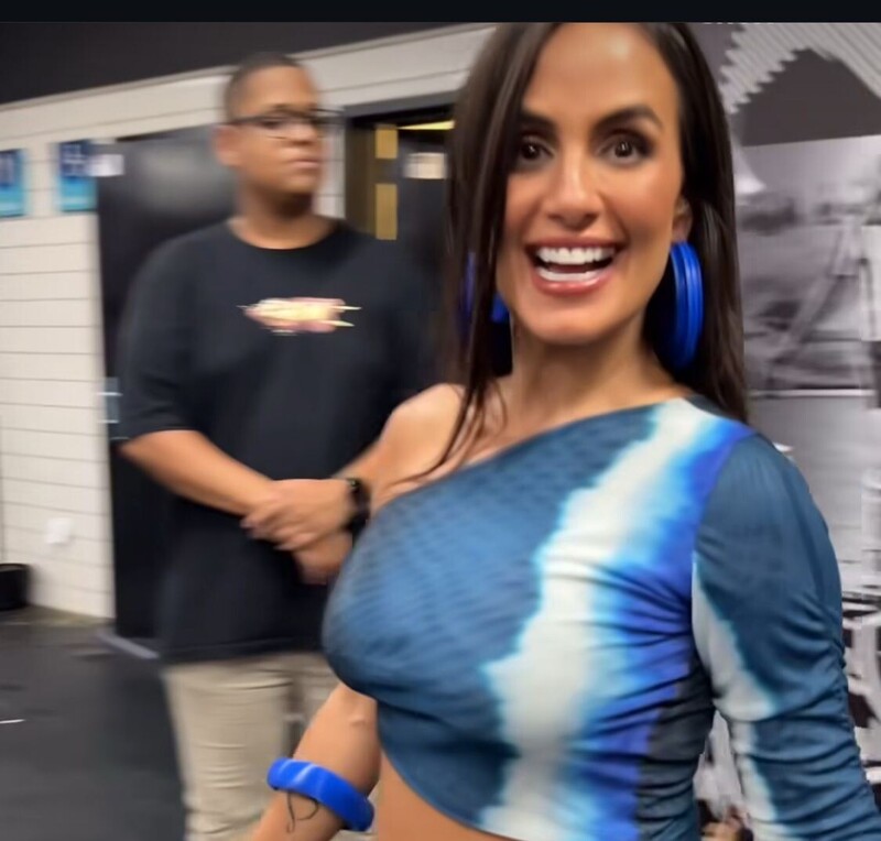 Grávida, Karol Peixinho curte Tardezinha de Thiaguinho no Rio de Janeiro