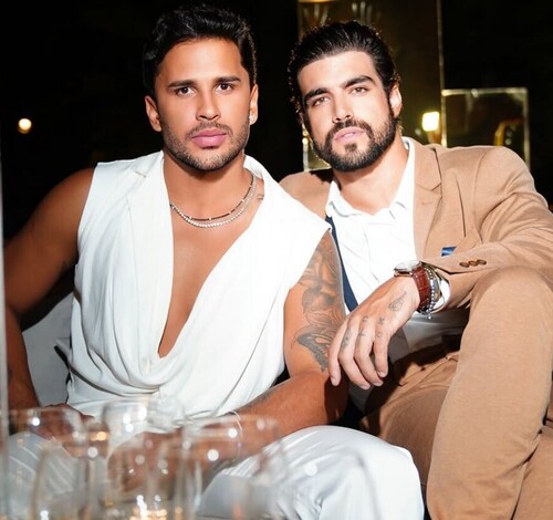 Fotos de Lucas Guimarães e Caio Castro chamam a atenção na web