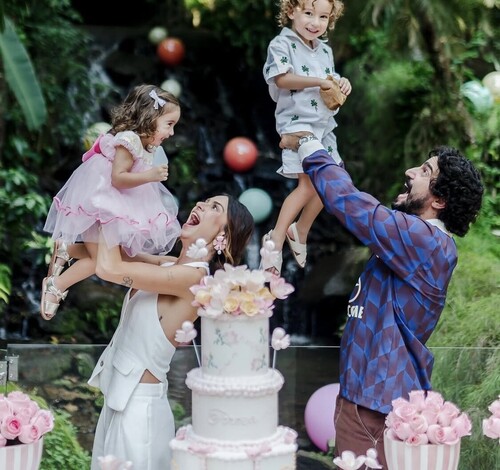 Renato Góes e Thaila Ayala comemoram aniversário da filha caçula