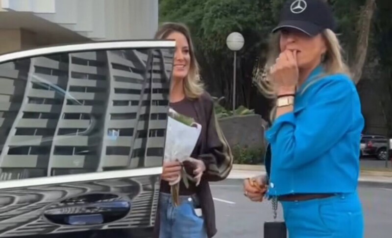 Ticiane Pinheiro presenteia a mãe com carrão de 500 mil reais