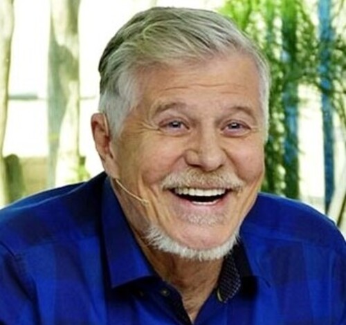 Miguel Falabella retorna aos palcos após cirurgia na coluna