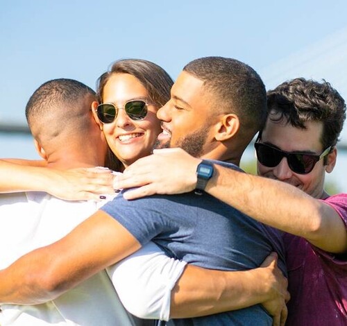 Interação social é a chave para a felicidade