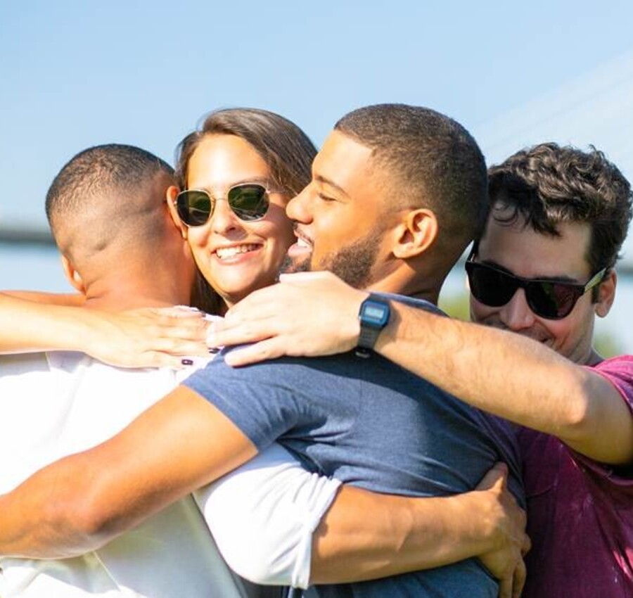 Interação social é a chave para a felicidade