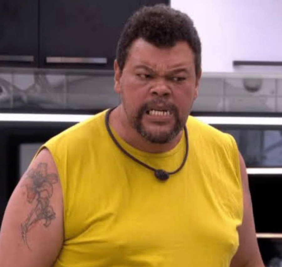 Confinado no BBB 26, Babu Santana enfrenta pedido de despejo por dívida de aluguel