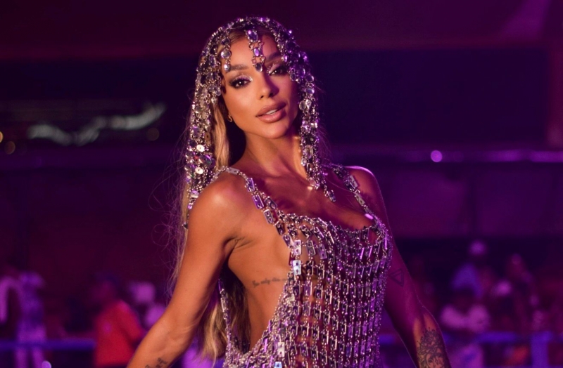 Bruna Gonçalves curte sábado de ensaios técnicos no Camarote Arpoador