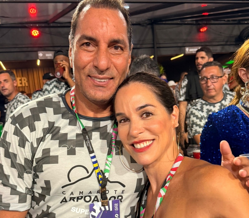 Edmundo vira atração no camarote Arpoador e transforma segundo dia de desfiles em espetáculo particular