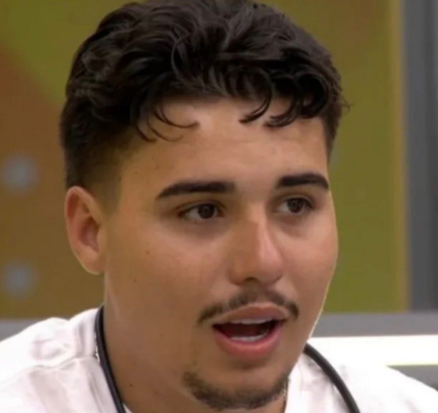 Urgente! Ex-BBB 26, Pedro é agredido dentro de barbearia em Curitiba