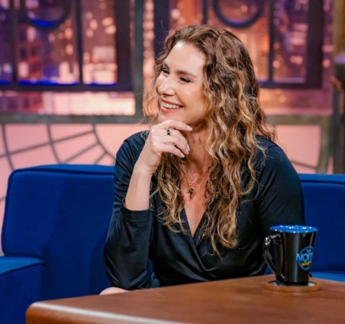 Por que Lavínia Vlasak sumiu das novelas? Atriz relembra 30 anos de carreira no “The Noite”